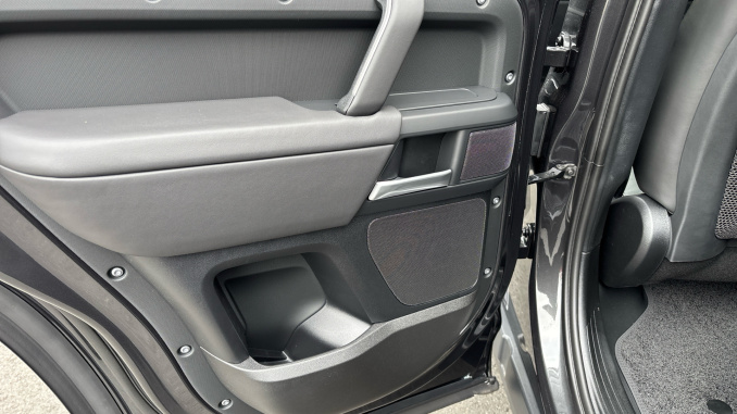 Land Rover Defender 3.0 D250 X-Dynamic HSE 110 5dr Auto Diesel Estate - Image 37